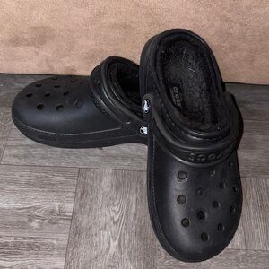 CROCS Women’s Black Fleece-Lined Clogs